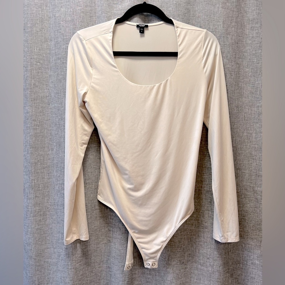 Express Cream Long Sleeve Bodysuit Medium